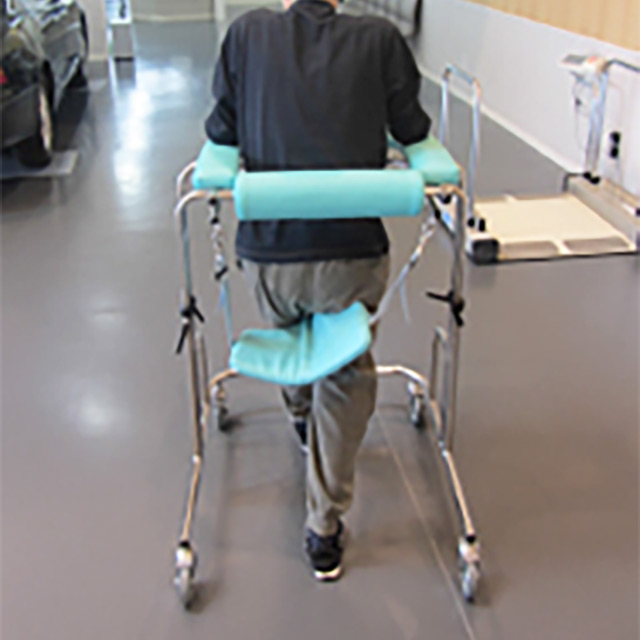 転倒防止付き歩行器